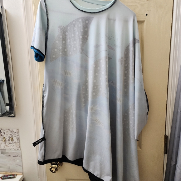 Spotted Manta Rays Super Drape Top - Picture 6 of 9